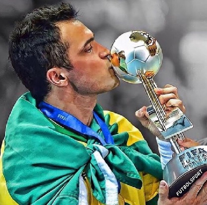 Today the legend Falcão retires from International Futsal