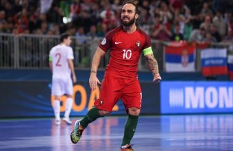 Ricardinho signing for French Futsal Club ACCS Paris in June 2020