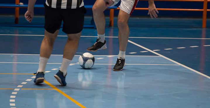 Comparison of the Response of Perceived Exertion, Blood Lactate, VO2 max and Maximum Heart Rate during a Match in Elite Soccer and Futsal Players