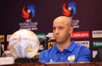 Futsal coach Rui Guimarães has died suddenly at the age of 37 in Kuwait